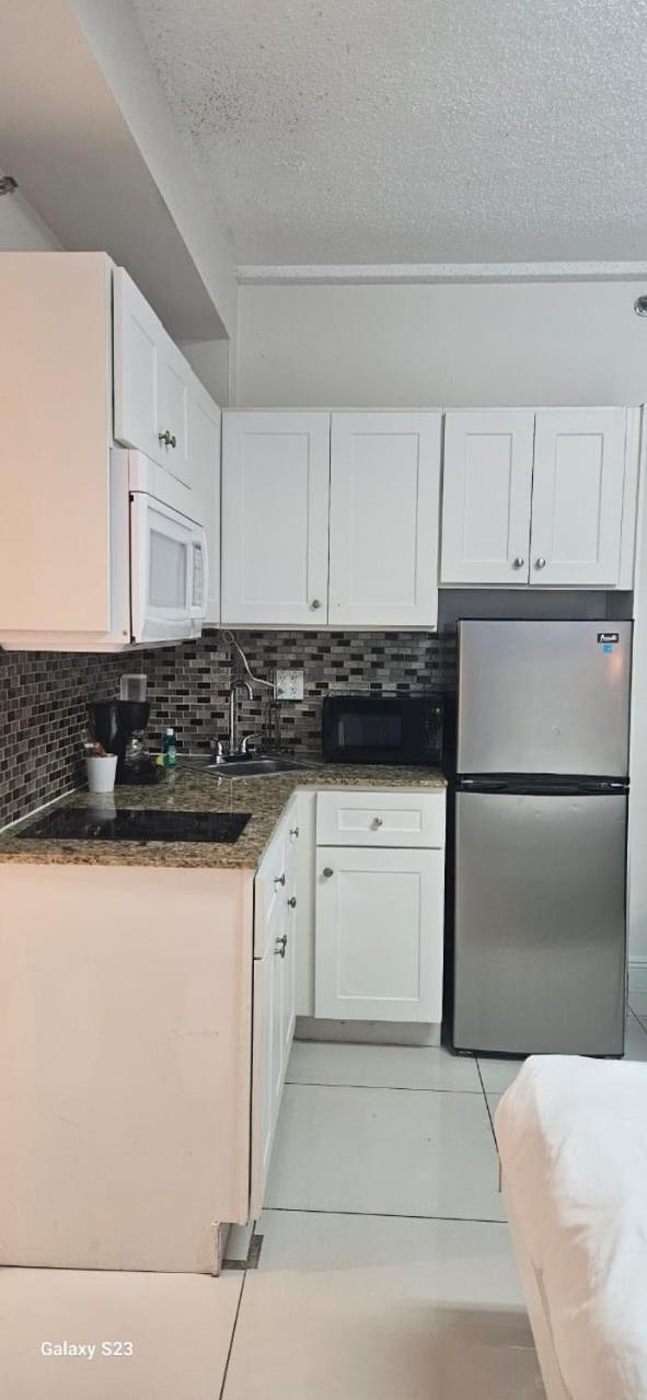 Miami Beachfront With Pool Wifi & Cheap Parking Apartment Exterior foto